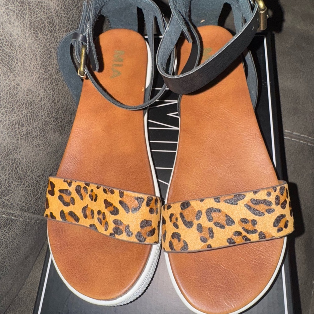 BRAND NEW MIA Brown and Black Sandals with Minimalist Design - Picture 2 of 5